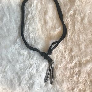 Paparazzi men’s feather necklace